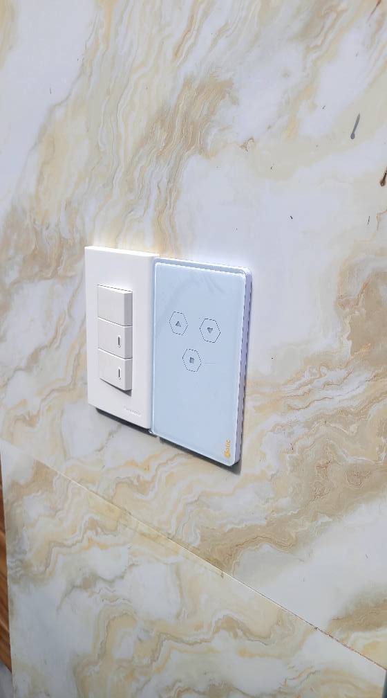 Thi công công tắc cửa cuốn thông minh Hunonic Door